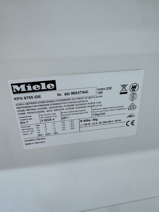 хладилник за вграждане Miele