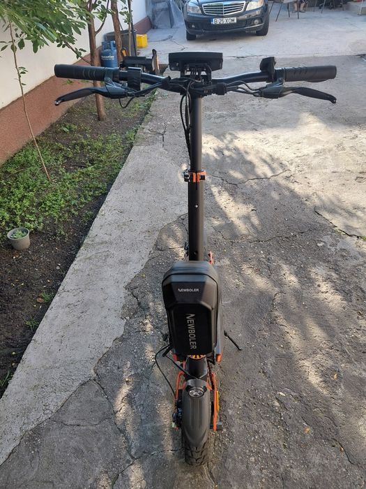 Vând trotineta foarte puțin folosita