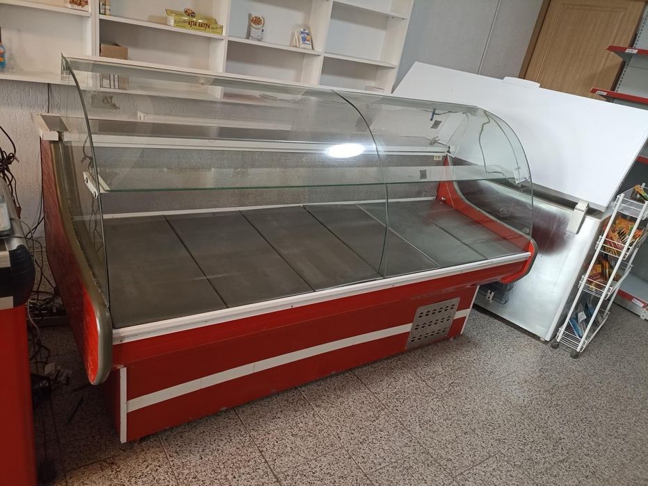 Vitrină frigorifică pentru mezeluri