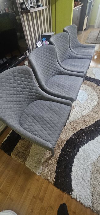 Vând set de 4 scaune
