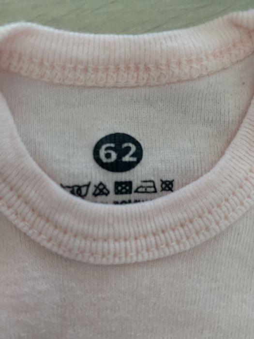 Vand lot haine(2-4 luni) superbe ptr.fete(8).