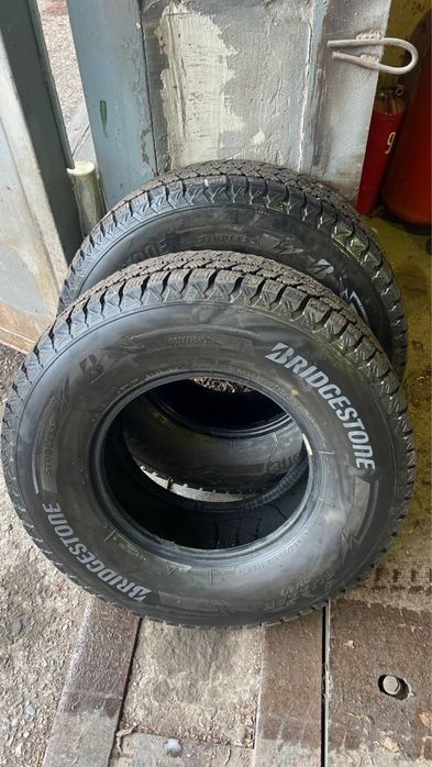 Шина бу хороший состояние почтый новый