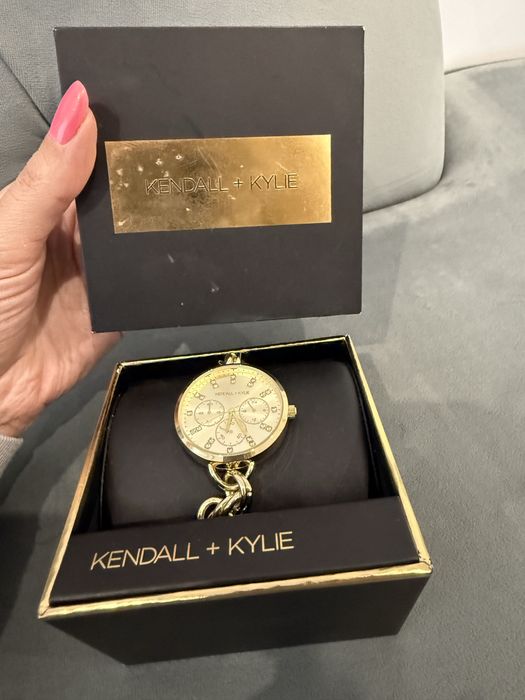 Нов часовник в кутия