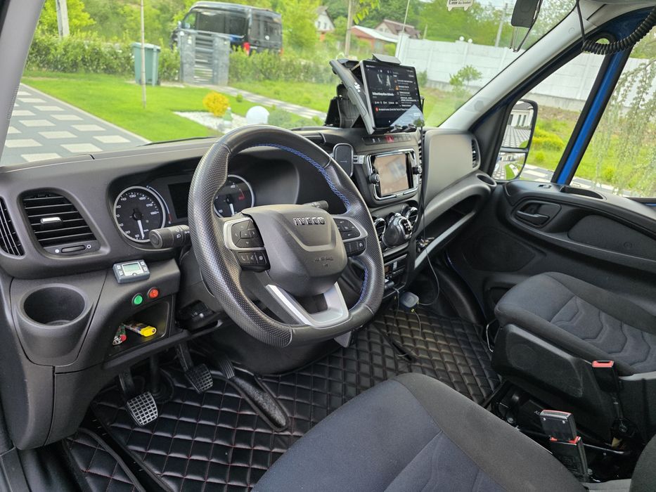 Autoplatforma Iveco Daily 35s 180