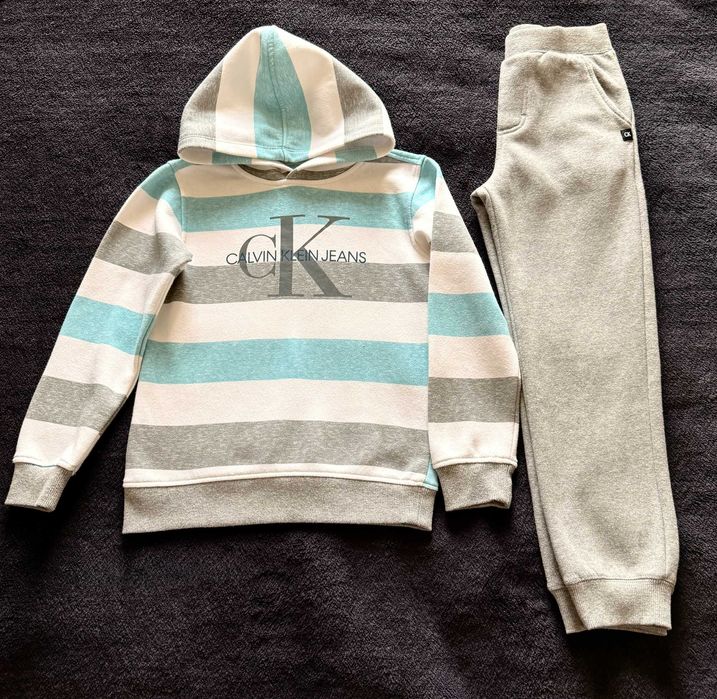 Trening pentru baieti, Calvin Klein, marime 7 ani - 122 cm