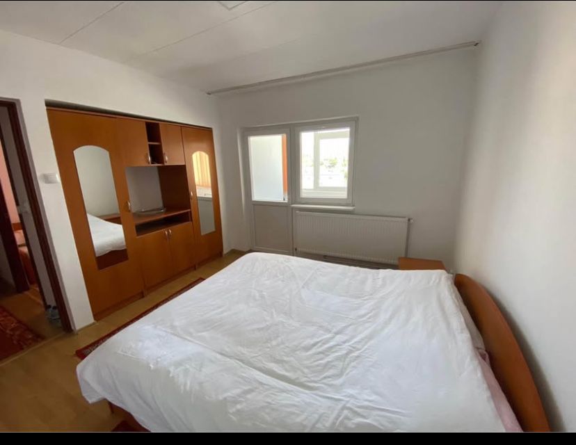 Inchiriez apartament cu 3 camere Strada Calea lui Traian  Calmanesti