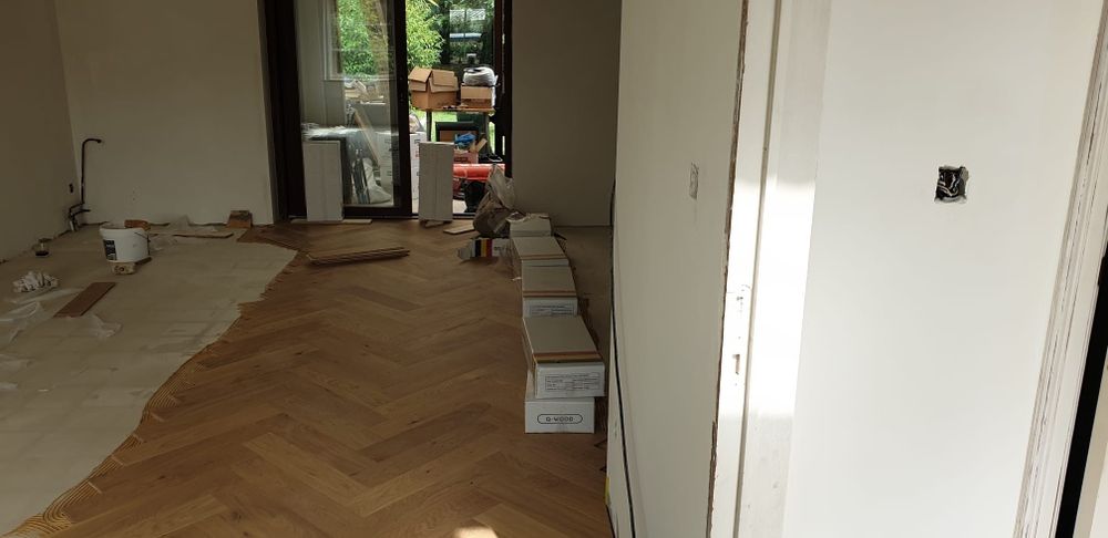 Montăm parchet stratificat direct peste gresie,