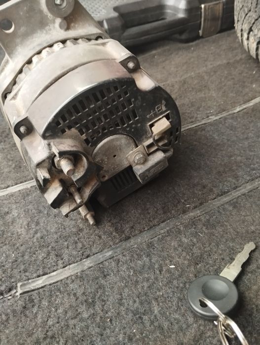 Продам генератор Ауди 80