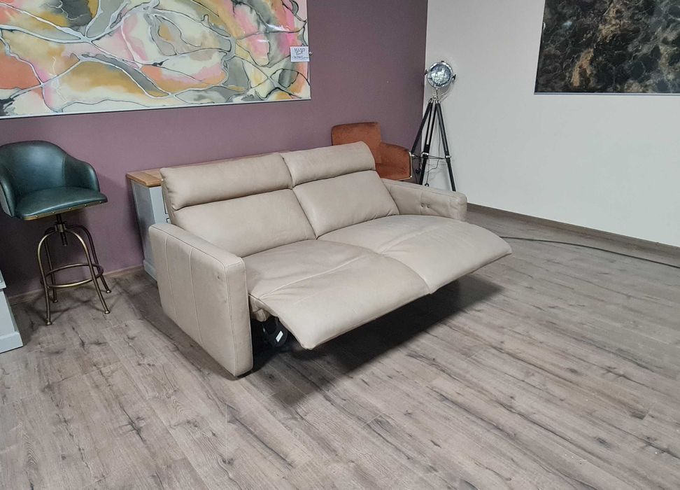 Италиански кожен диван тройка с електрически релаксиращ механизъм