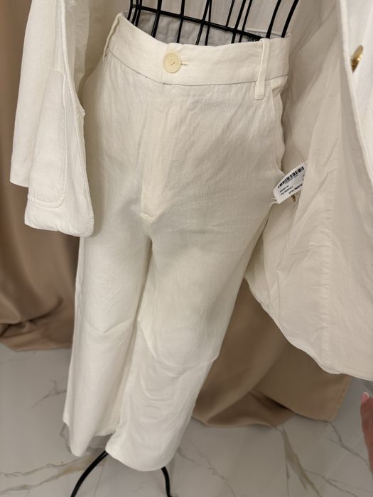 Бял костюм Zara дънков , сако и панталон