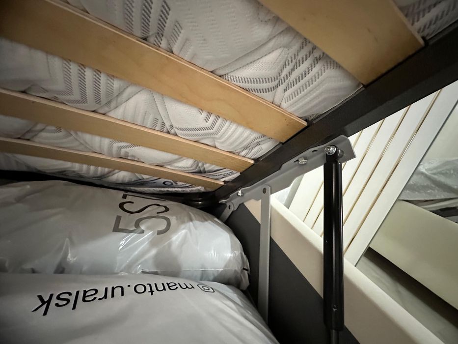 Продается кровать с матрасом