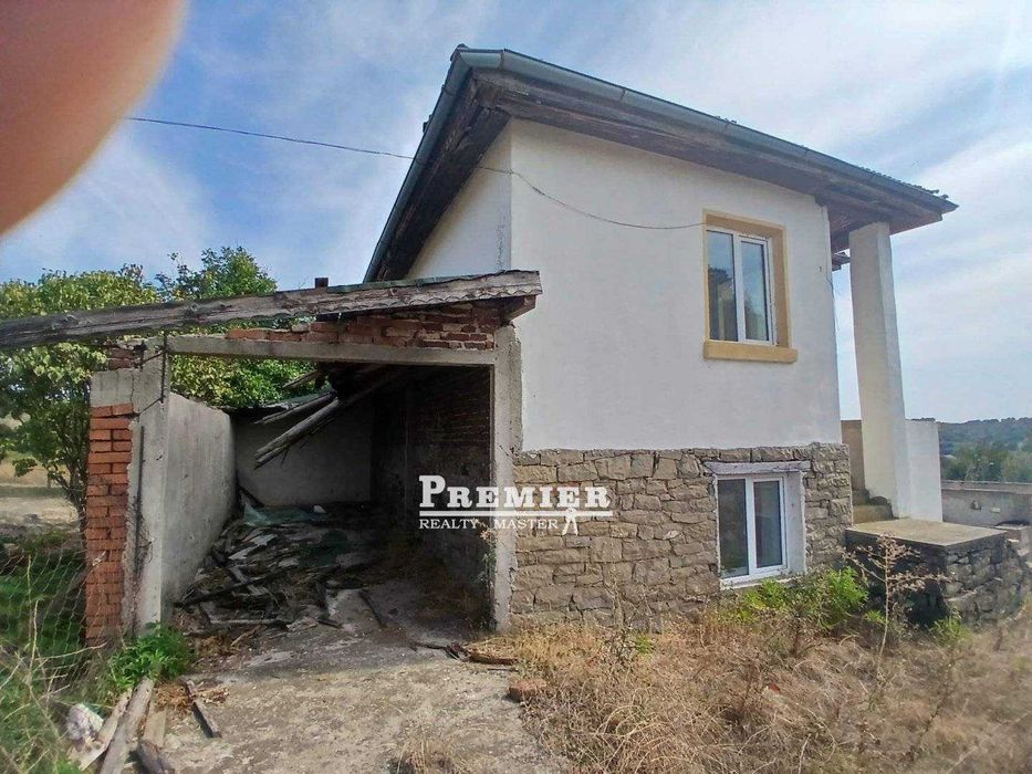 Къща с голям потенциал в село Загорци,