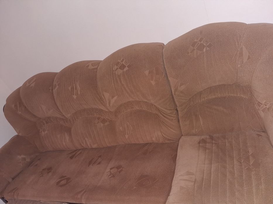 Продаётся диван.