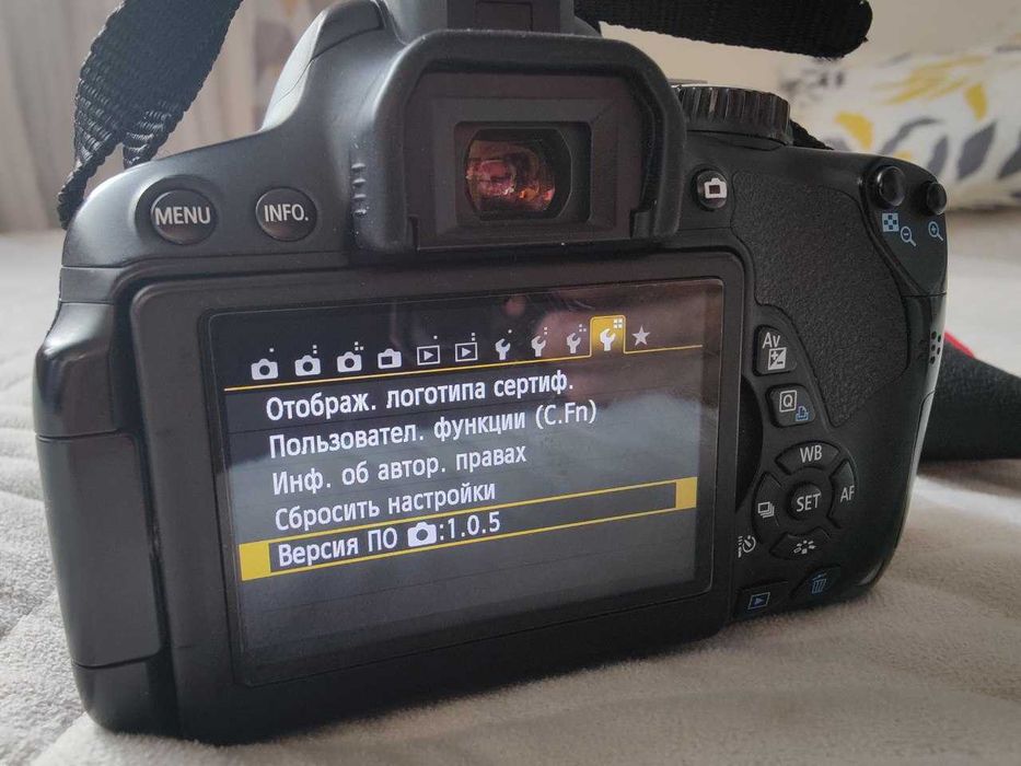 Зеркальный фотоаппарат Canon EOS 650D