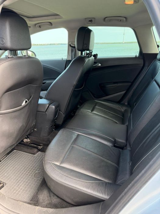 Vând Opel Astra J 2015 1.6 CDTi 136CP Sports Tourer (break)