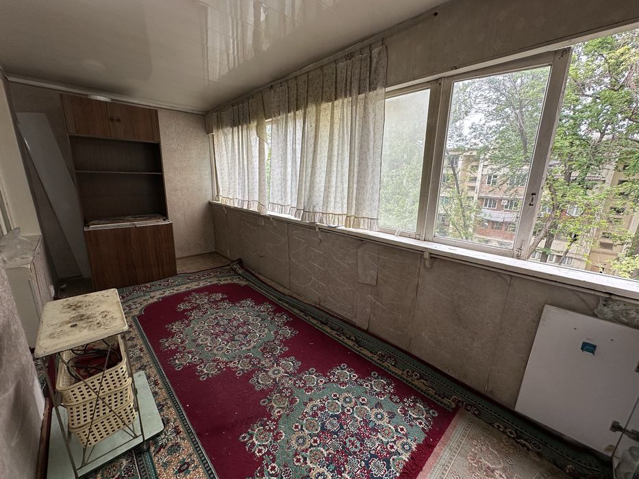 Феруза напротив эко базара продается квартира 2в3/4/5 кирпичный дом