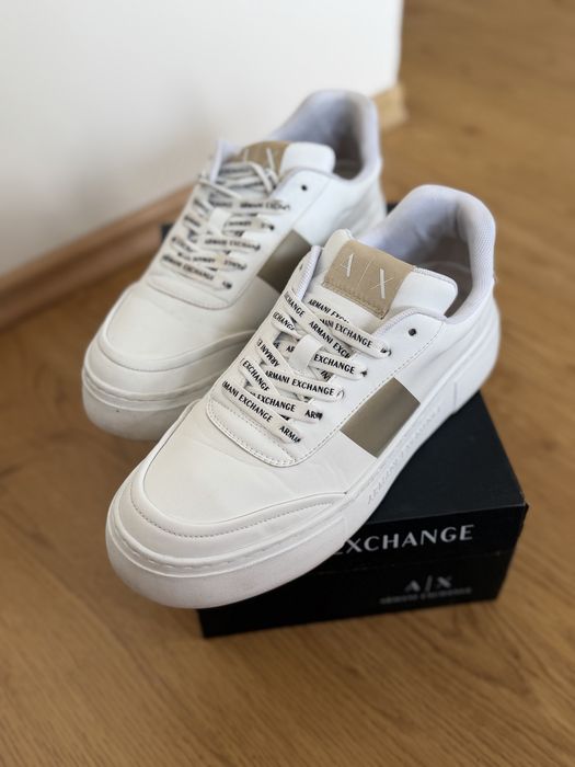 Бели кецове Armani Exchange