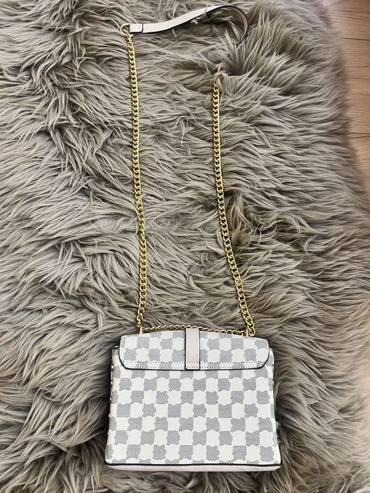 Чанта през рамото