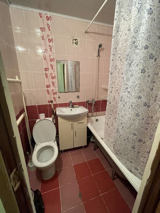 1 ком в центре по Азаттык