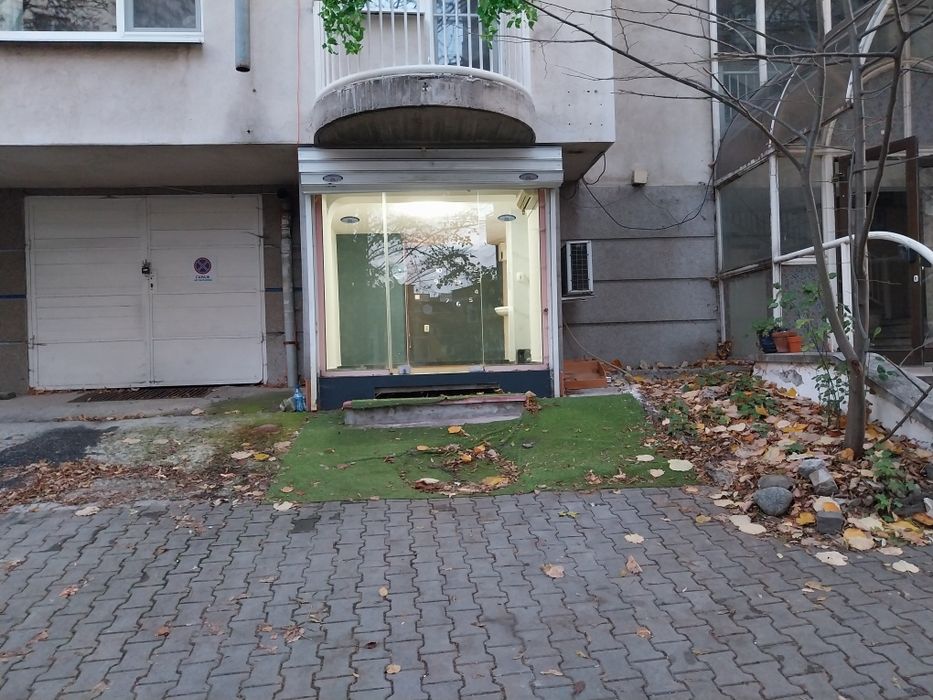 Отдава се  под наем на помещение,18 квадратни метра в квартал Лозенец