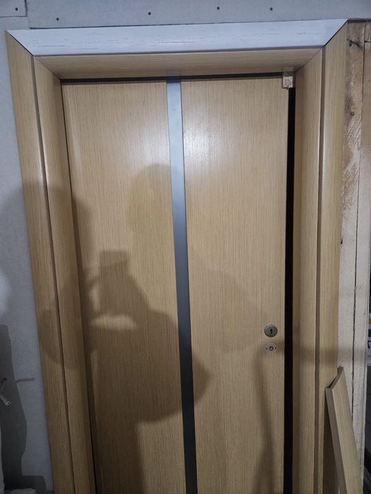 Disponibila 5 usi porta