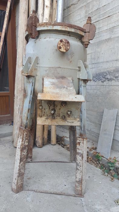 продаю реактор эмалированный 100 л.