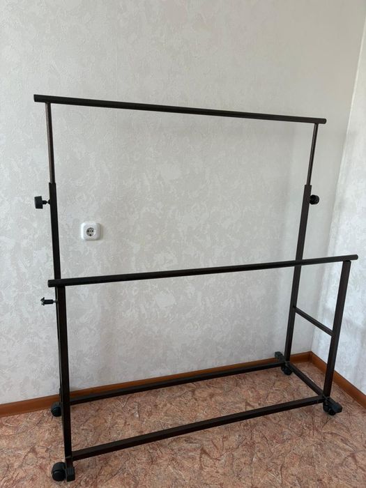 Ппродам вешалку большую