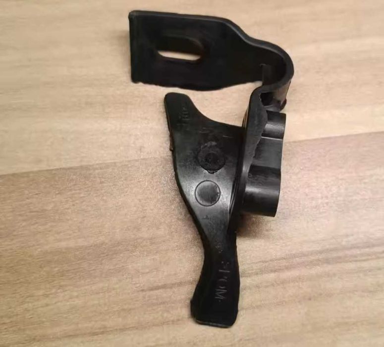 Държачи, уши за фаровете за BMW F07 F10 F18 БМВ Ф07 Ф10 Ф11 Ф18