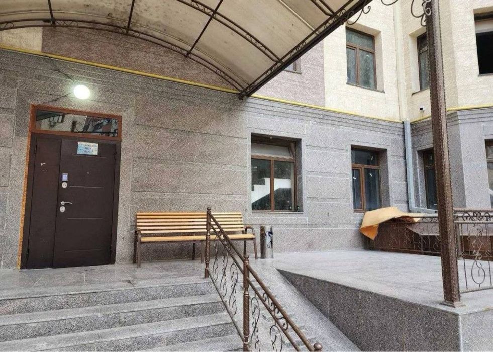 Продается 3х комнатная квартира,8 роддом,ул Кичик Бешагач,140м2