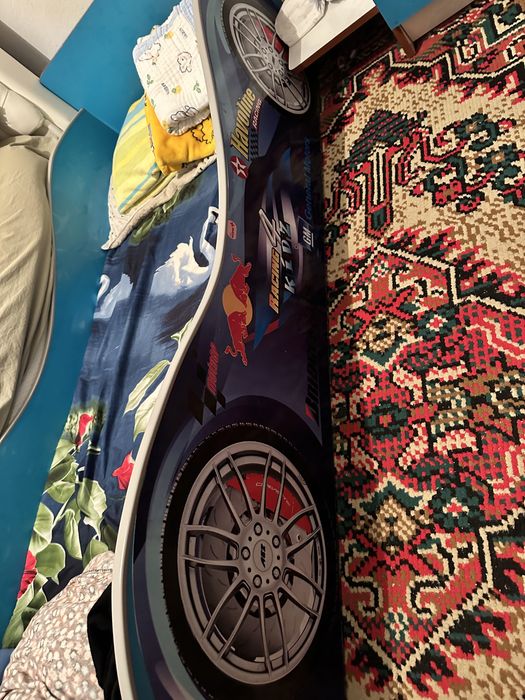 Детский мебель. Диван машинка