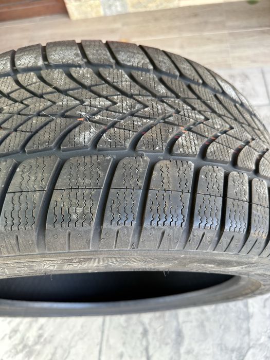 295/40/20 DUNLOP 4D Зимни гуми