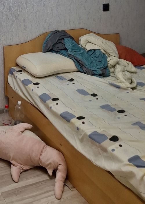 Кровать с матрасом + 2 тумбочки