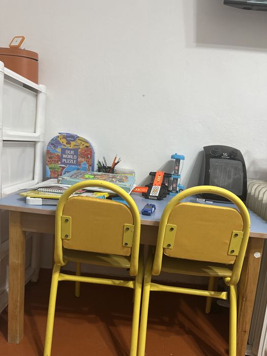 Продам детский стол сл стульями