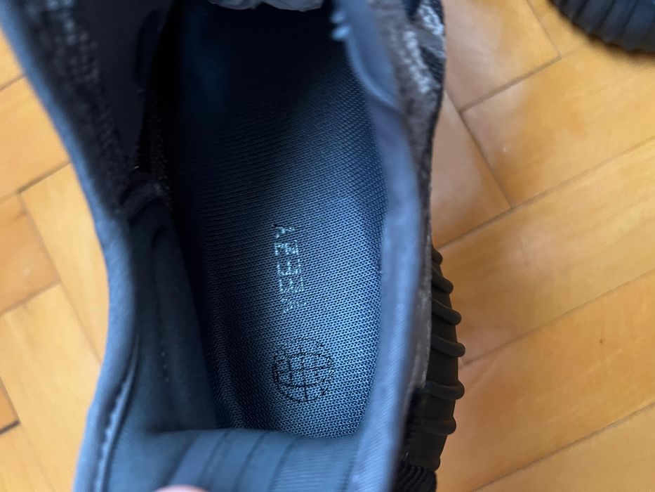 Yeezy 350 v2 black salt marimea 43