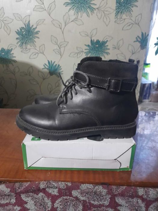 Продам девочковые полусапожки