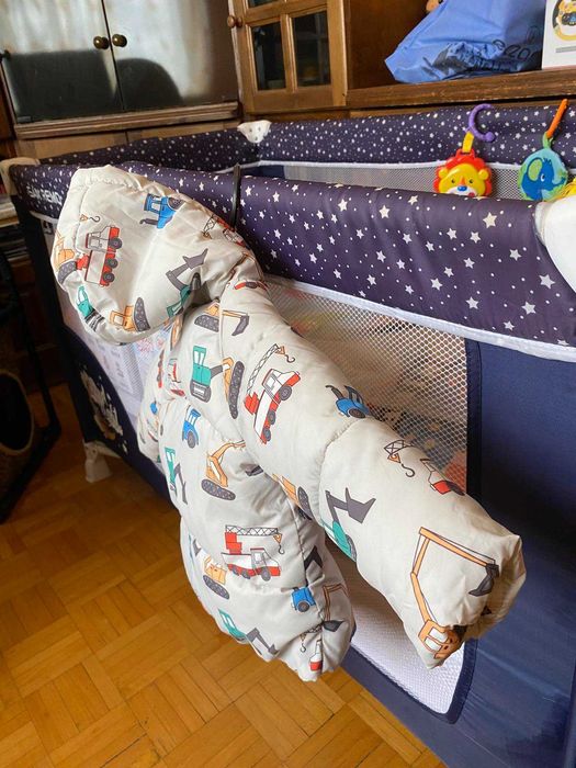 Продавам детско зимно яке.