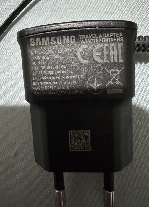 Incarcator samsung original cu mufa micro usb si stick kingston 4 gb