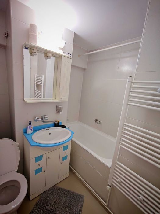 Inchiriez Apartament 2 camere, decomandat, renovat, situat în Micro 3, Bld. Eroilor