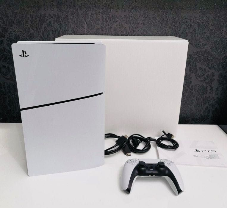 Vând PlayStation / PS5 Slim Digital 1TB + 40 jocuri