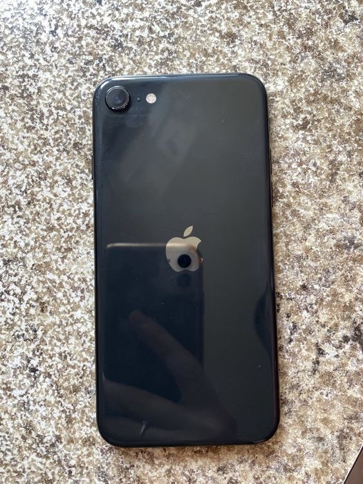 Продается телефон Iphone SE 2022