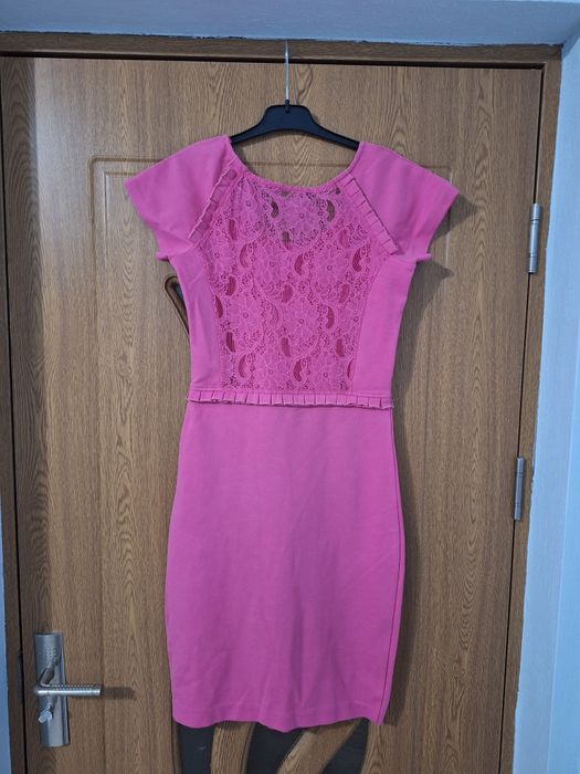 Rochie Reserved, mărimea S, culoarea roz, spatele cu dantelă