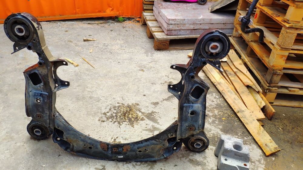 Шенкел с главина полуоска носач преден мост Audi A6 C6 Седан 4F 20047