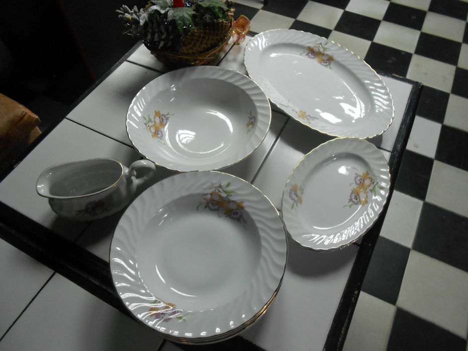 чаши , чинии и сервизи
