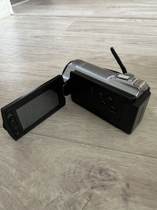 Продаю видеокамеру samsung