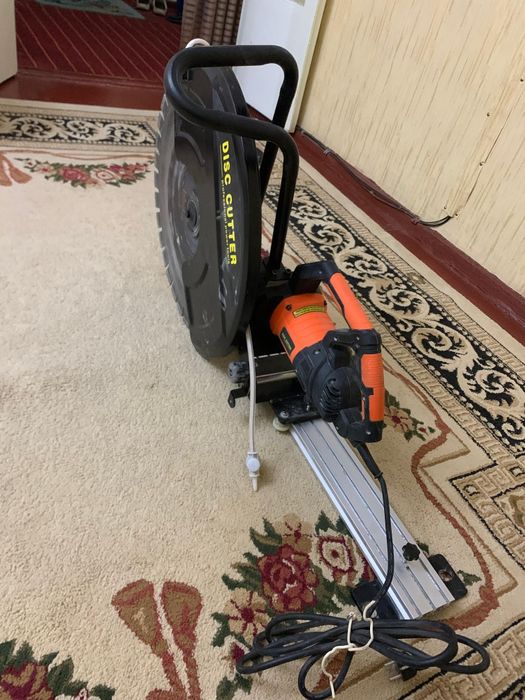 Продаётся пила по бетону почти новая один раз попробовали .