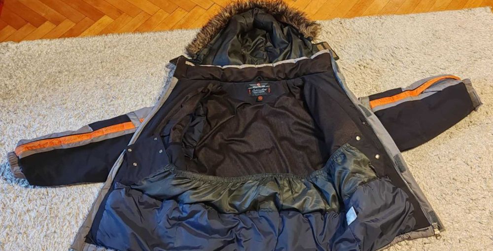 Geaca de iarna/ski gluga imblanita marime M