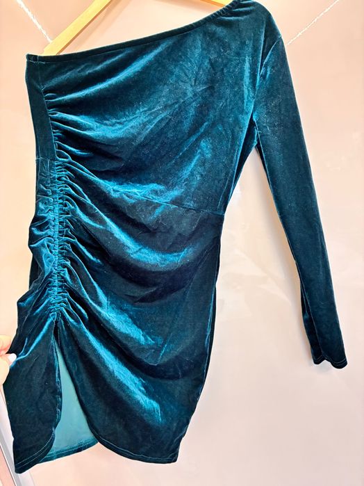 Зелена рокля плюш