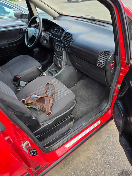 Автомобиль Opel Zafira