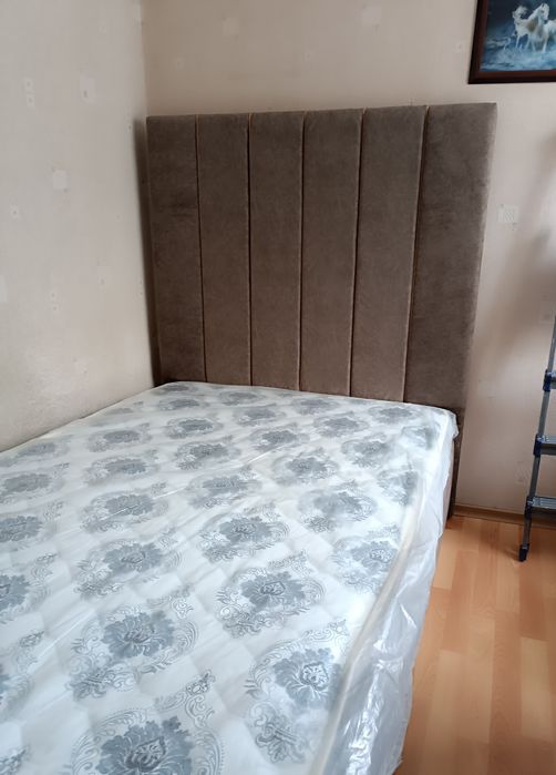 Кровать с абсолютно новым матрасом