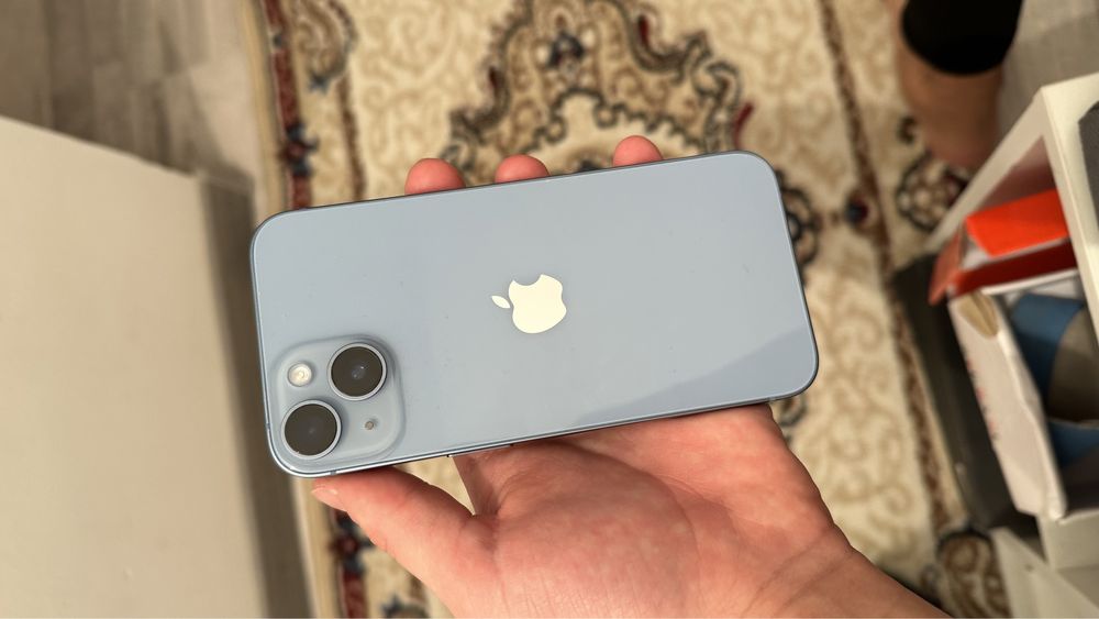 Iphone 14 с документом